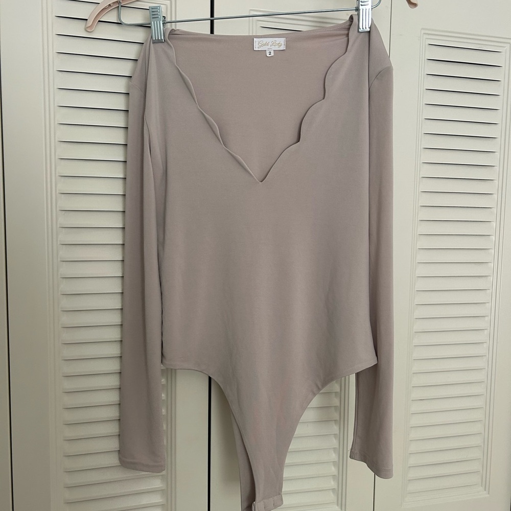 Scalloped Neck Long Sleeve Bodysuit